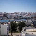 B04 - Luxury 2 Bed W Terrace Pool
