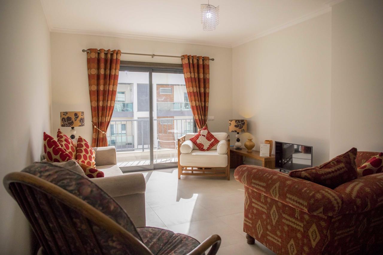 B04 - Luxury 2 Bed W Terrace Pool Appartement